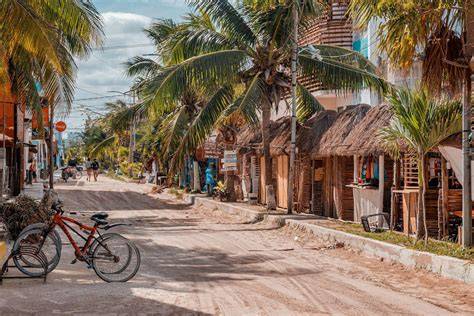 isla de Holbox playas y calles coloridas
