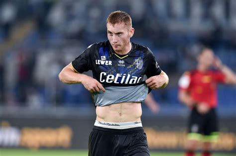 Dejan Kulusevski jugando para Atalanta