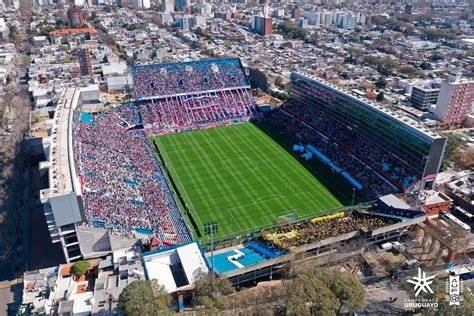 Estadio Gran Parque Central durante un clásico uruguayo