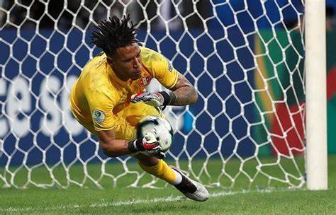 Pedro Gallese ataja penal a Suárez