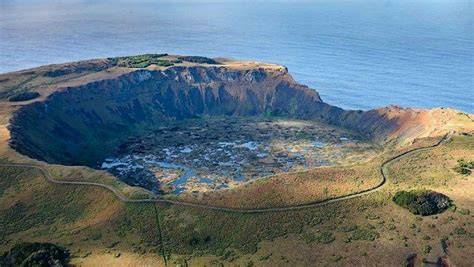 cráter del volcán Rano Kau