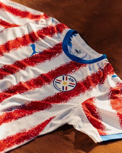 detalles textiles camiseta Paraguay rayas
