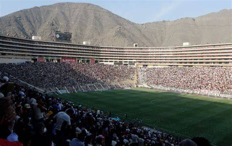 Estadio Monumental durante su inauguración