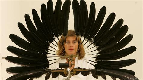 Rebecca Horn abanico de plumas escultura cinética