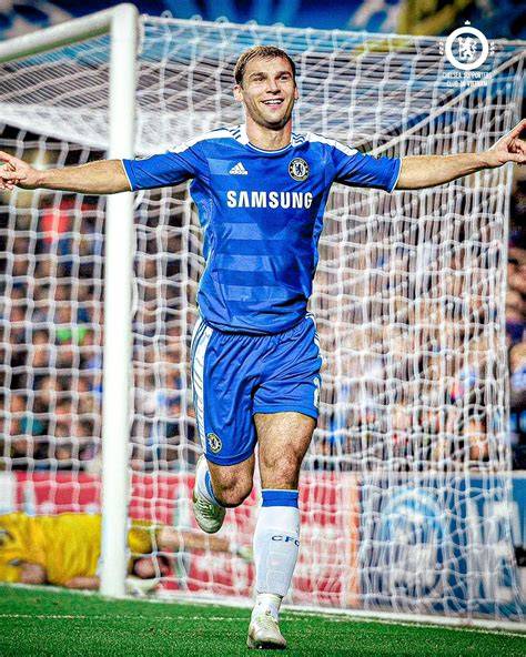 Branislav Ivanović con camiseta del Chelsea
