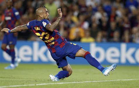 Alonso Vidal marcando gol con efecto