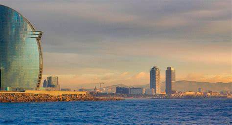 Barcelona skyline desde el mar