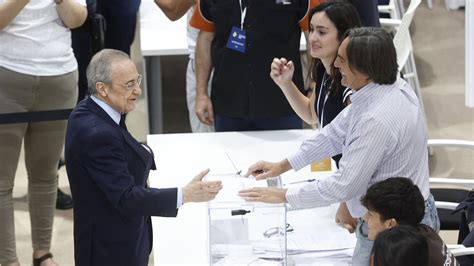 Florentino Pérez deposita su voto