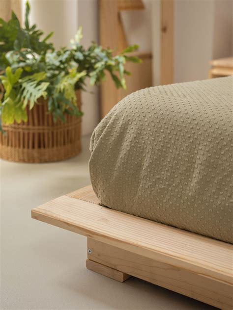 cama japonesa de madera maciza