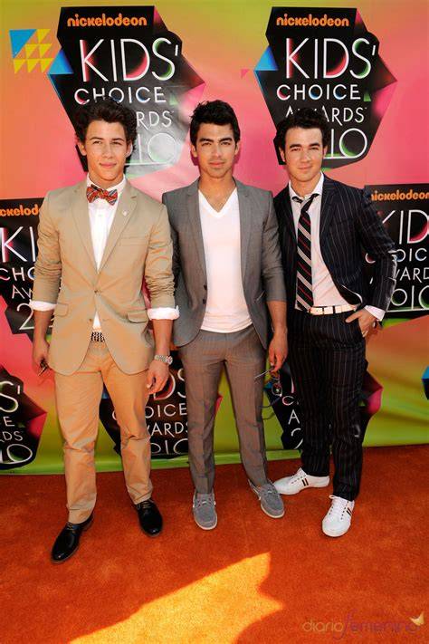 Kevin Joe Nick y Stella en JONAS