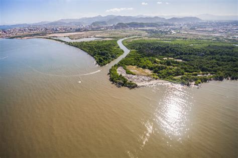 Río Neverí y ciudad de Barcelona