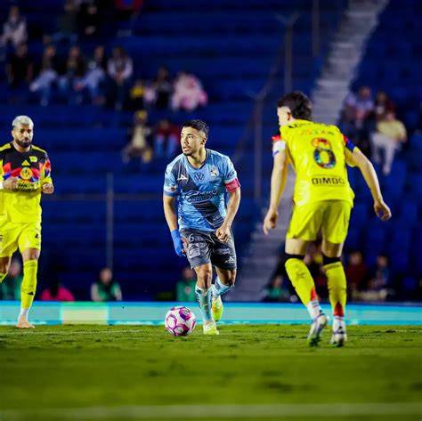 Nicolás Díaz jugando como defensor chileno