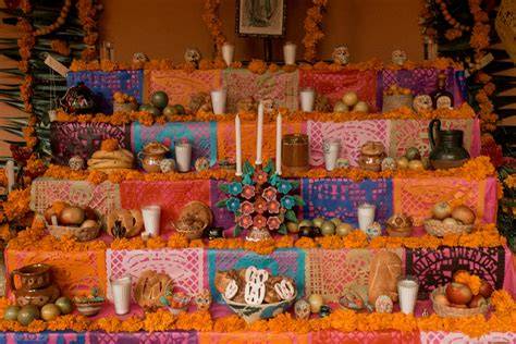Animita chilena con velas y ofrendas