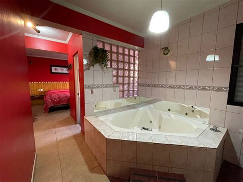 Habitación de motel con jacuzzi
