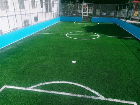 Cancha deportiva escolar de pasto sintético