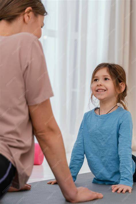 Madre e hija entrenando juntas
