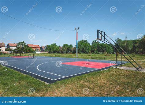 Cancha de baloncesto al aire libre