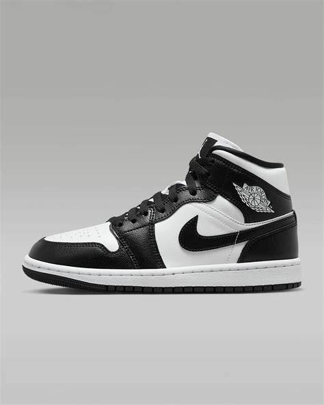 Air Jordan 1 con camiseta de baloncesto