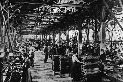 Trabajadoras en fábrica durante Primera Guerra Mundial