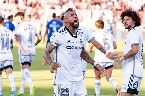 Arturo Vidal celebra gol y título con Colo Colo