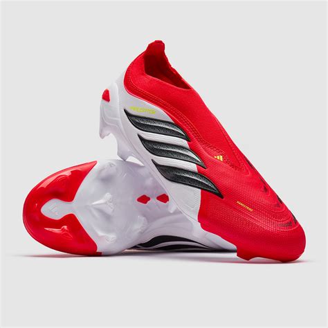 botas Nike Mercurial y Adidas Predator
