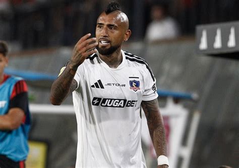 Arturo Vidal en Superclásico Colo Colo Universidad de Chile