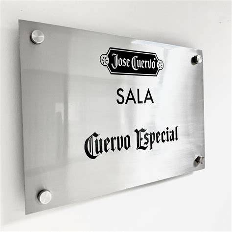 placa de acero con logotipo cancha