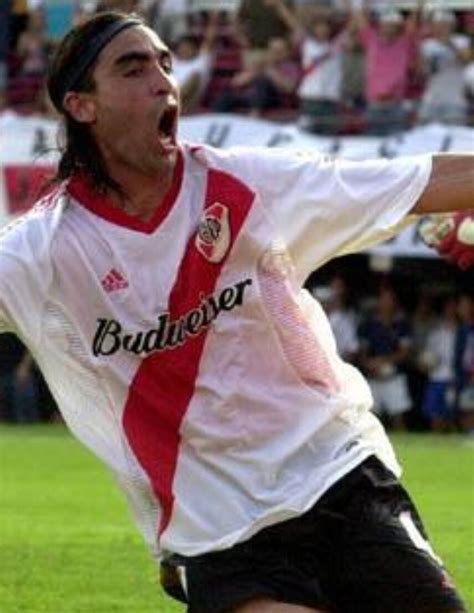 Claudio Husain con camiseta de River Plate