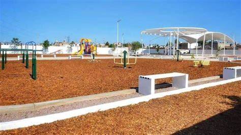 Hotel Mistral y campos deportivos