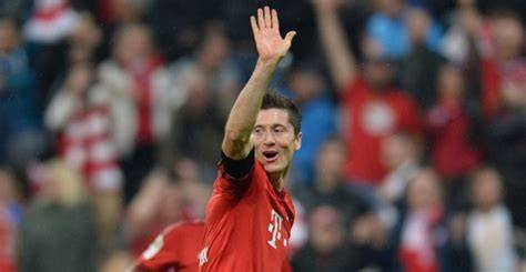 Robert Lewandowski celebra cinco goles ante Wolfsburgo