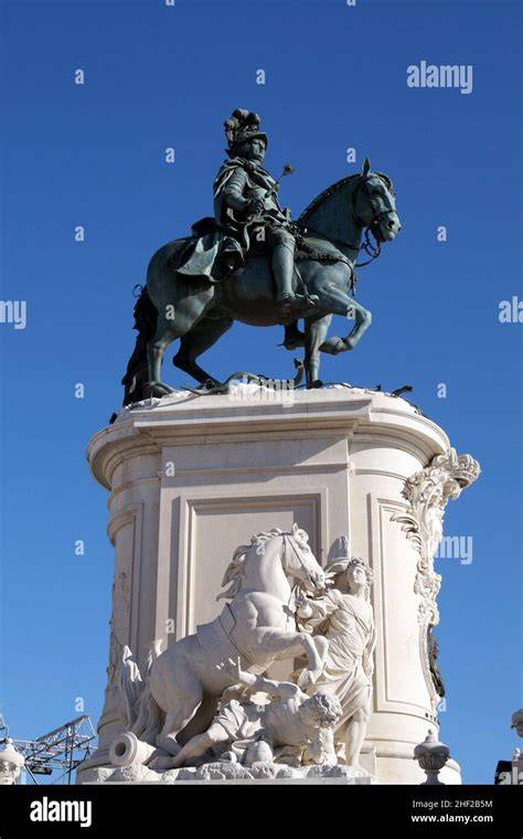 Plaza del Comercio y estatua ecuestre de José I