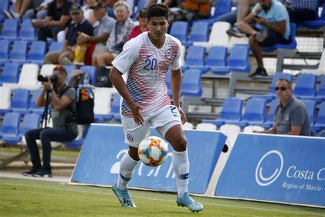 LUIS ROJAS JUGANDO FÚTBOL EN CHILE