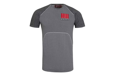 tecnología Micro-Mesh en camiseta deportiva