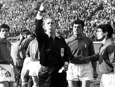 Ken Aston y tarjetas del fútbol