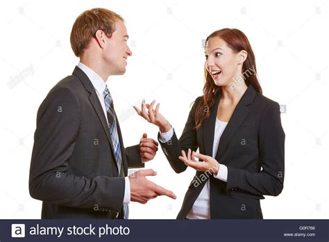 Dos personas dialogando sobre límites y confianza