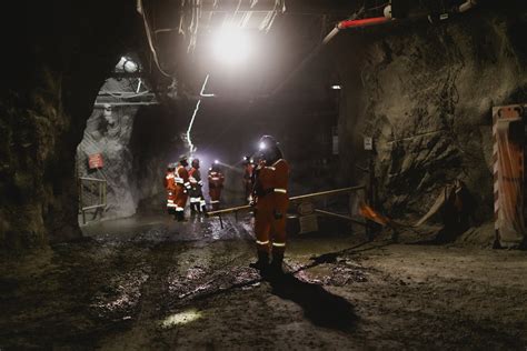 Interior de una mina subterránea de cobre
