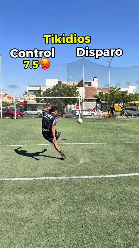 Disparo de fútbol a 210,9 km/h