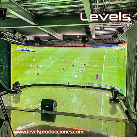 Estadio con pantalla LED y drenaje