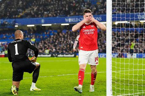 Robert Sánchez comete errores contra Arsenal