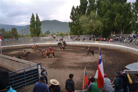 Rodeo chileno en medialuna de Lautaro