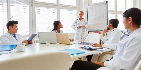 Profesionales de la salud en formación médica