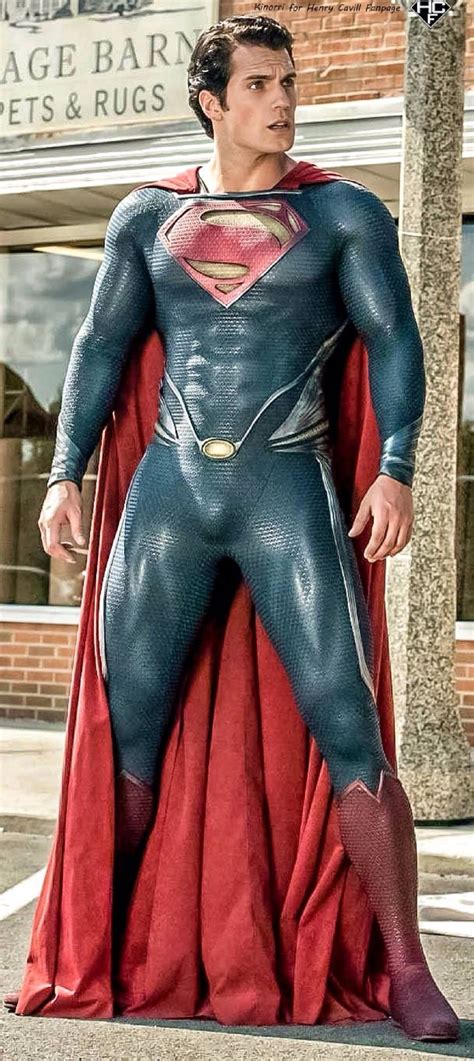 Henry Cavill con el traje de Man of Steel