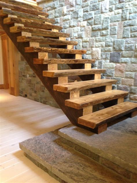 Gradas de madera conservadas como memorial