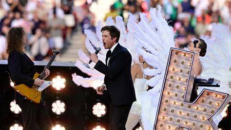 The Killers actuando en escenario de Champions