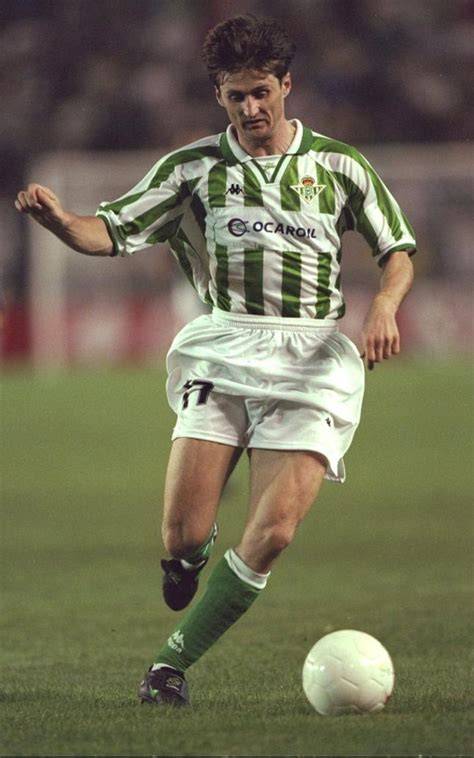 Robert Jarni con la camiseta del Betis