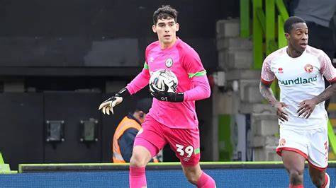 Vicente Reyes atajando en Inglaterra