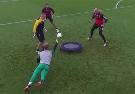 Arqueros del Norwich City en entrenamiento