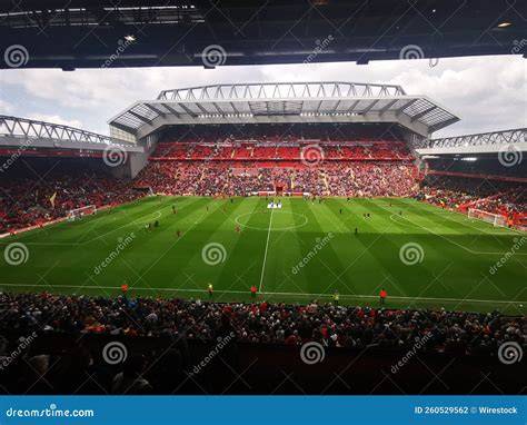 Estadio Anfield durante partido de Champions League