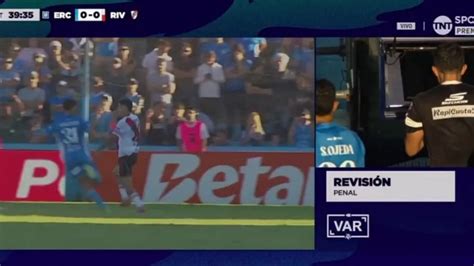 Revisión VAR polémica penal fútbol sudamericano