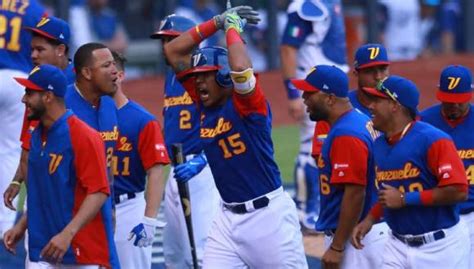 David Chocarro jugando béisbol en Venezuela